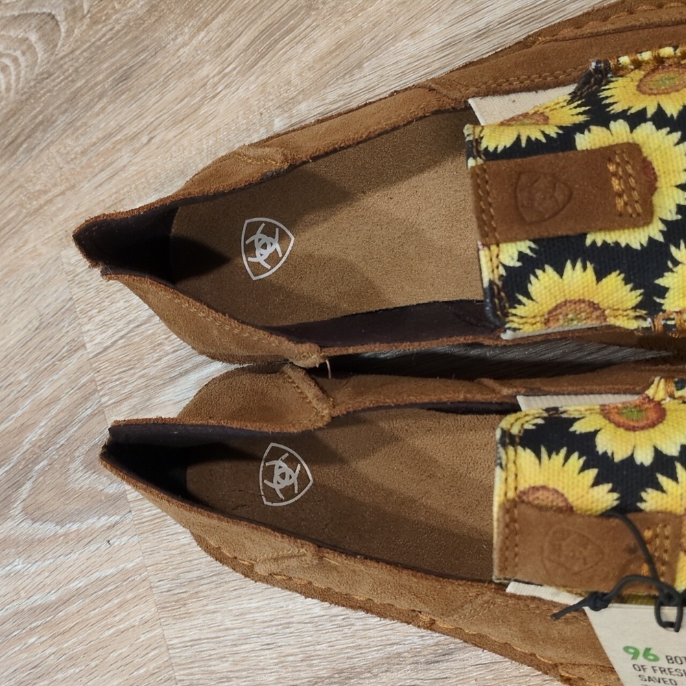💛🌻 New In Box Ariat Sunflower Patterned Loafers Women's size 7 B 🌻💛 - Picture 3 of 10